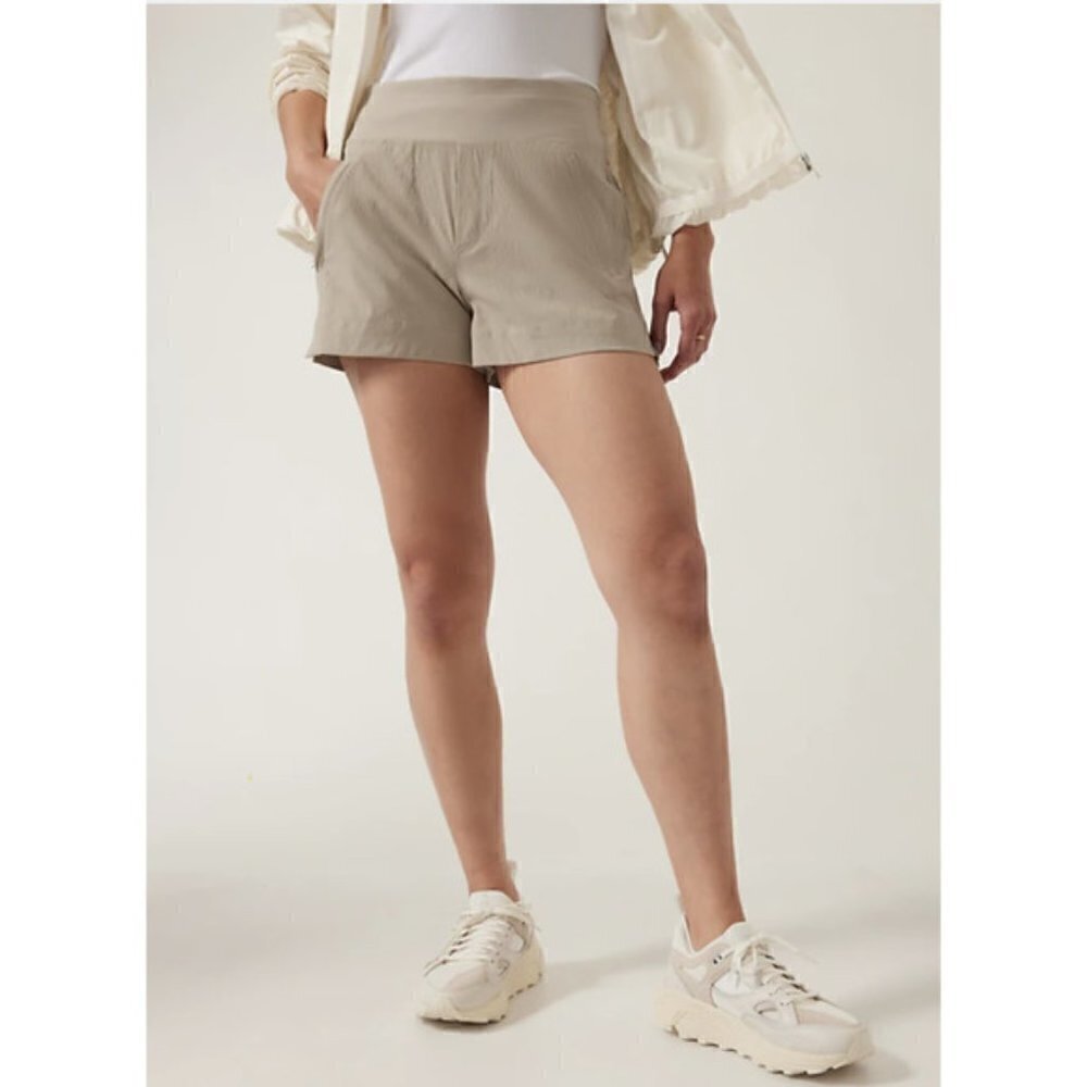 Athleta Beige Ecru Trekkie North Pull‎ On Short 14